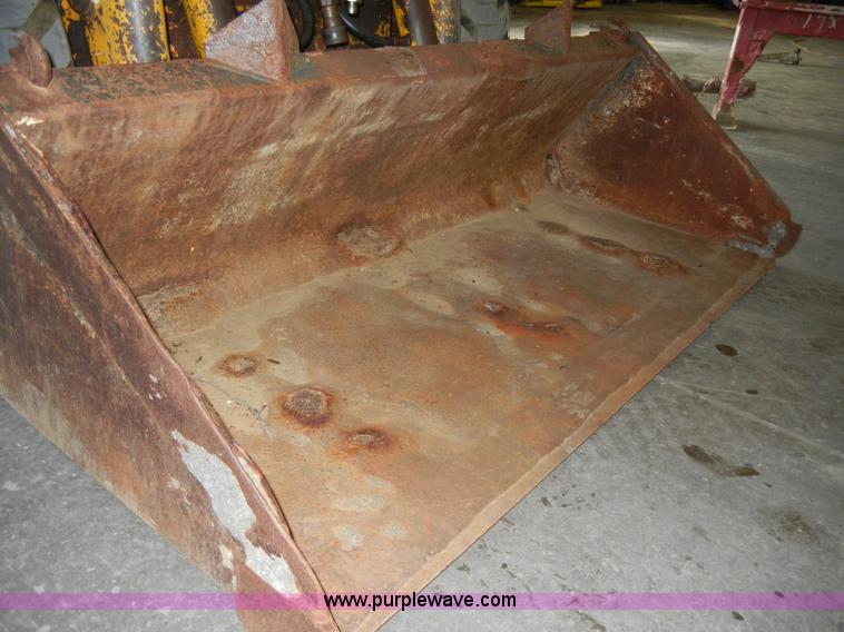 image for item C4096 1986 Mustang OMC552 skid steer