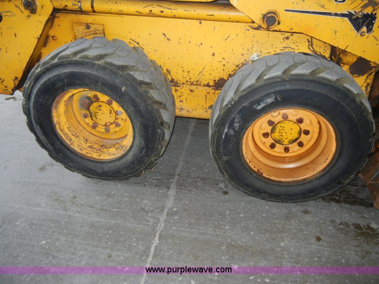 image for item C4096 1986 Mustang OMC552 skid steer