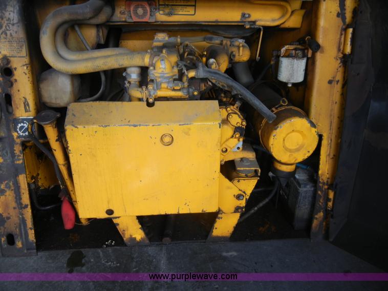 image for item C4096 1986 Mustang OMC552 skid steer