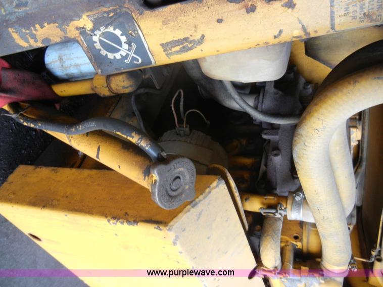 image for item C4096 1986 Mustang OMC552 skid steer