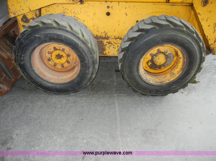 image for item C4096 1986 Mustang OMC552 skid steer