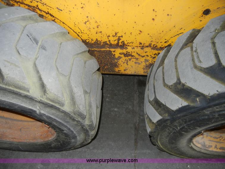 image for item C4096 1986 Mustang OMC552 skid steer