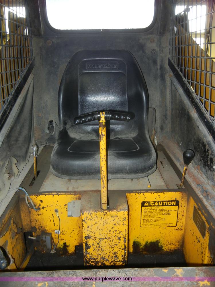 image for item C4096 1986 Mustang OMC552 skid steer