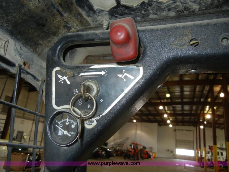 image for item C4096 1986 Mustang OMC552 skid steer