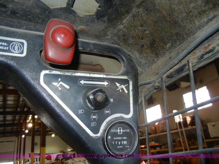 image for item C4096 1986 Mustang OMC552 skid steer