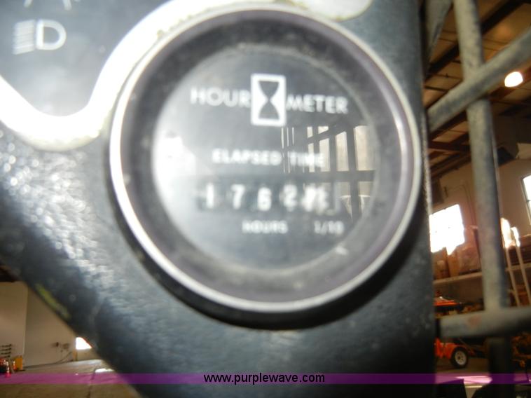 image for item C4096 1986 Mustang OMC552 skid steer