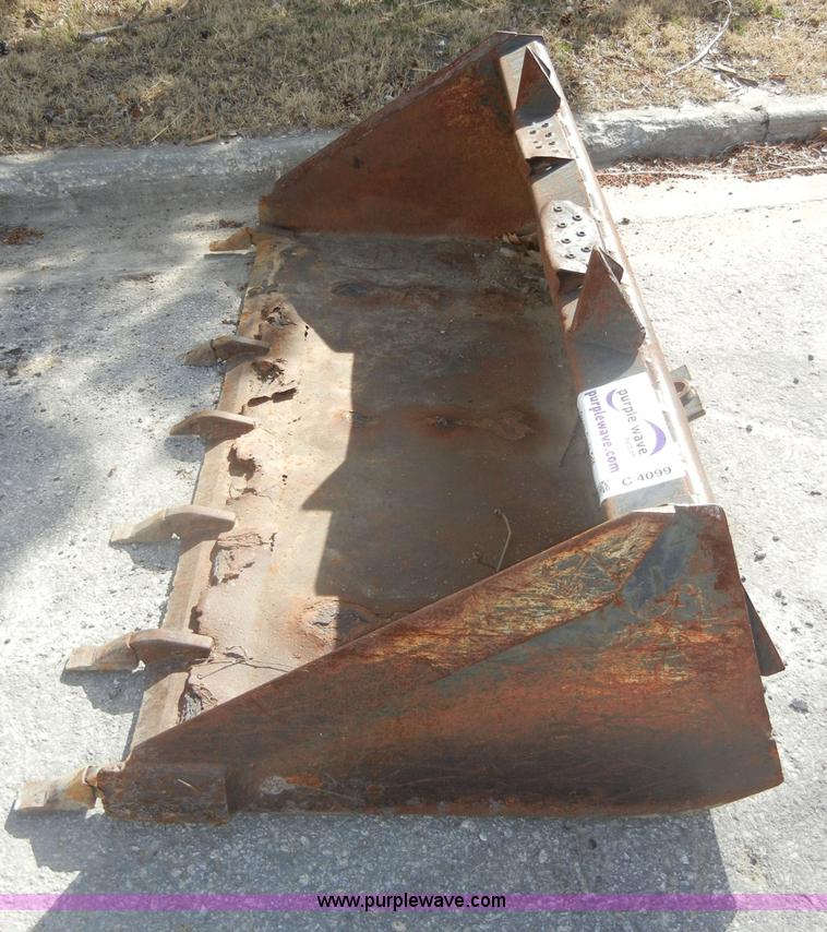 image for item C4099 Skid steer bucket with teeth