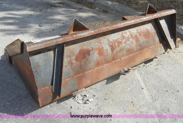 image for item C4099 Skid steer bucket with teeth