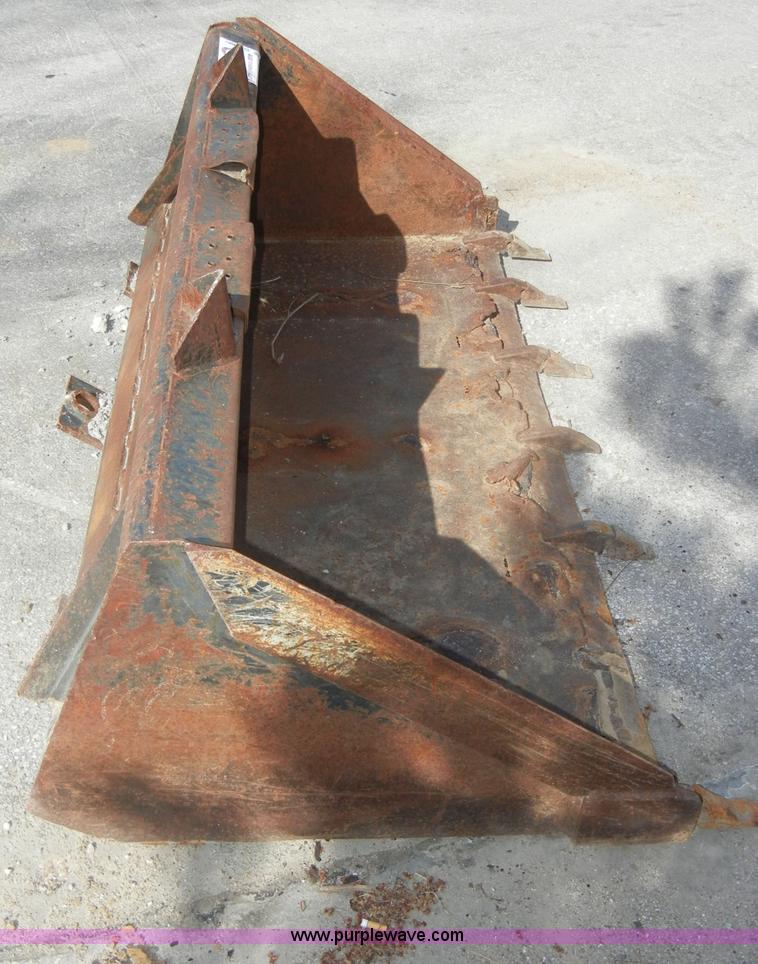 image for item C4099 Skid steer bucket with teeth