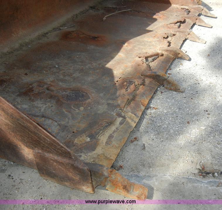 image for item C4099 Skid steer bucket with teeth