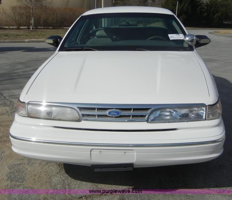 image for item C4202 1996 Ford Crown Victoria