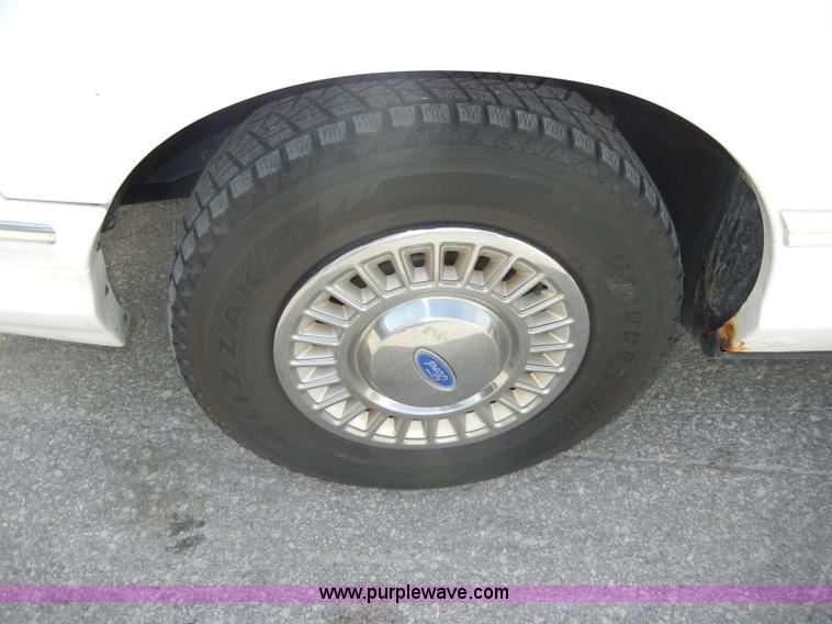image for item C4202 1996 Ford Crown Victoria