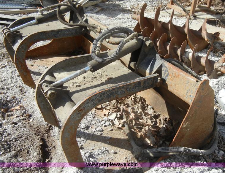 image for item C4203 6' skid steer grapple bucket