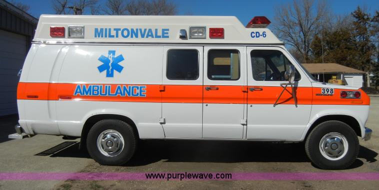image for item C4215 1989 Ford E350 ambulance