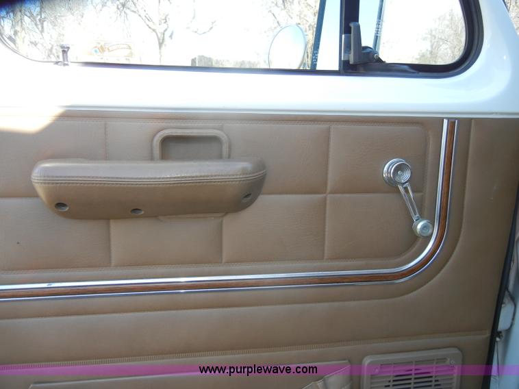 image for item C4215 1989 Ford E350 ambulance