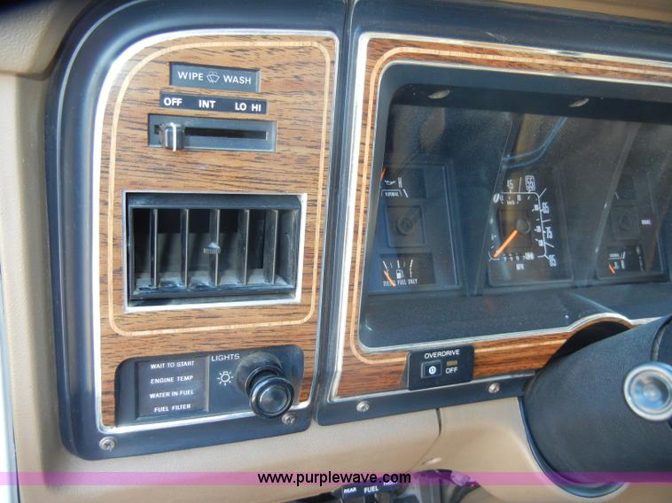 image for item C4215 1989 Ford E350 ambulance