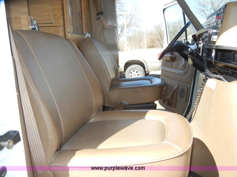 image for item C4215 1989 Ford E350 ambulance