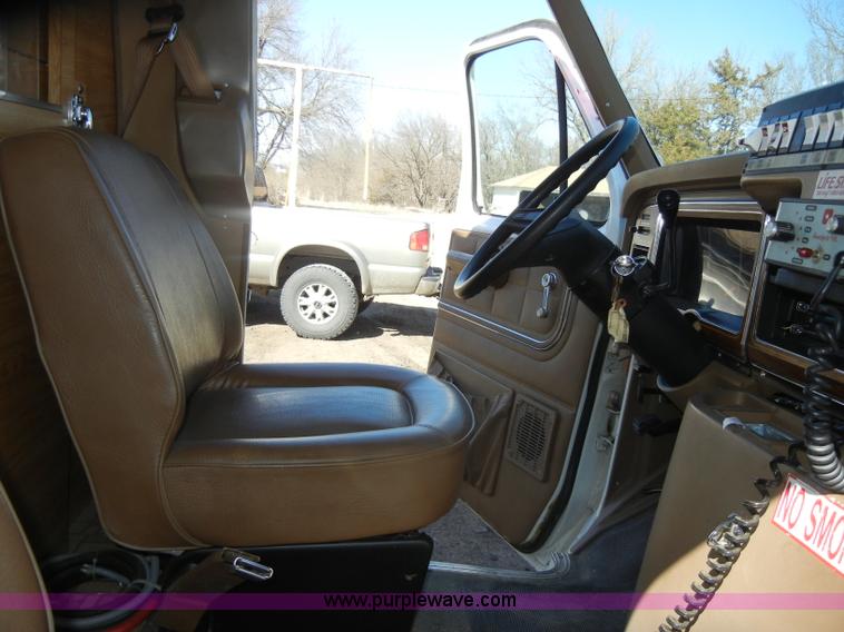 image for item C4215 1989 Ford E350 ambulance