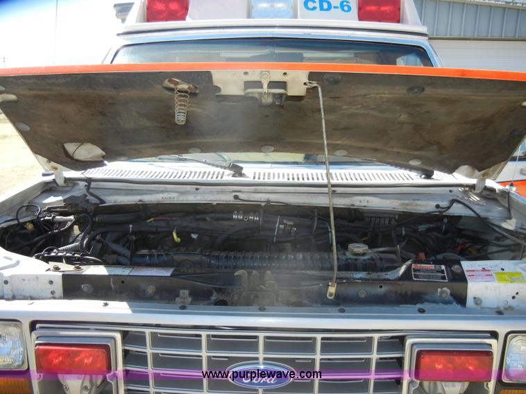 image for item C4215 1989 Ford E350 ambulance