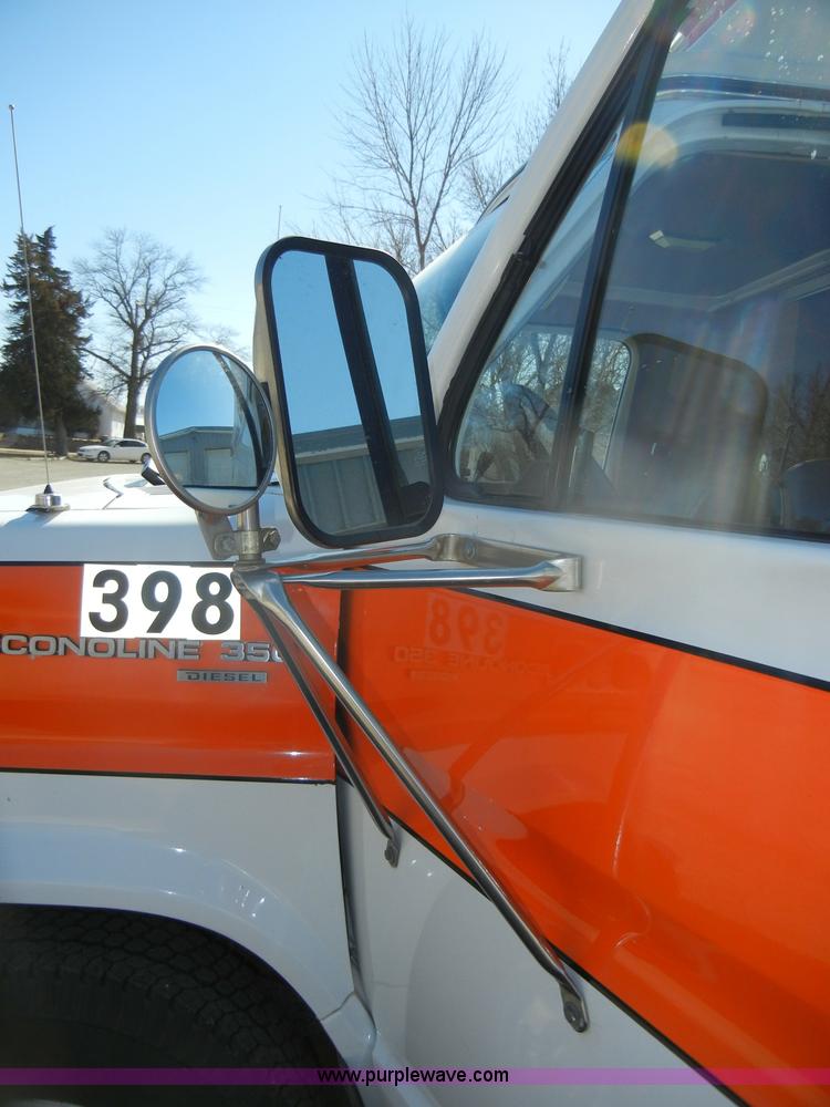 image for item C4215 1989 Ford E350 ambulance