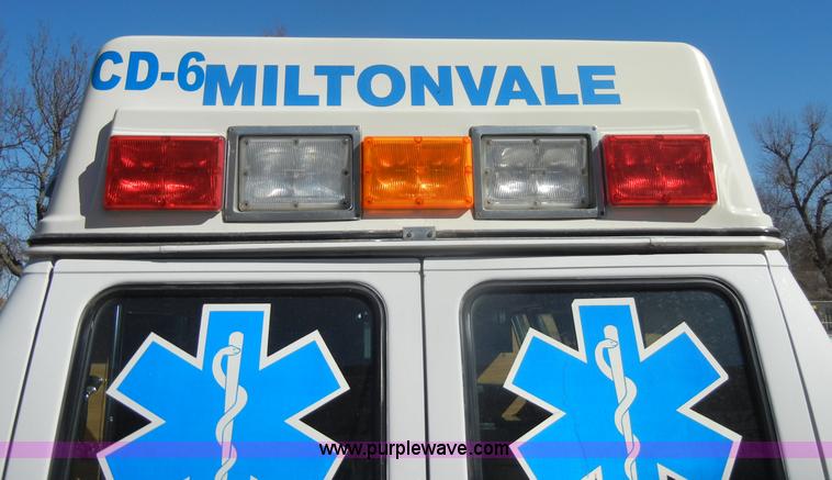 image for item C4215 1989 Ford E350 ambulance