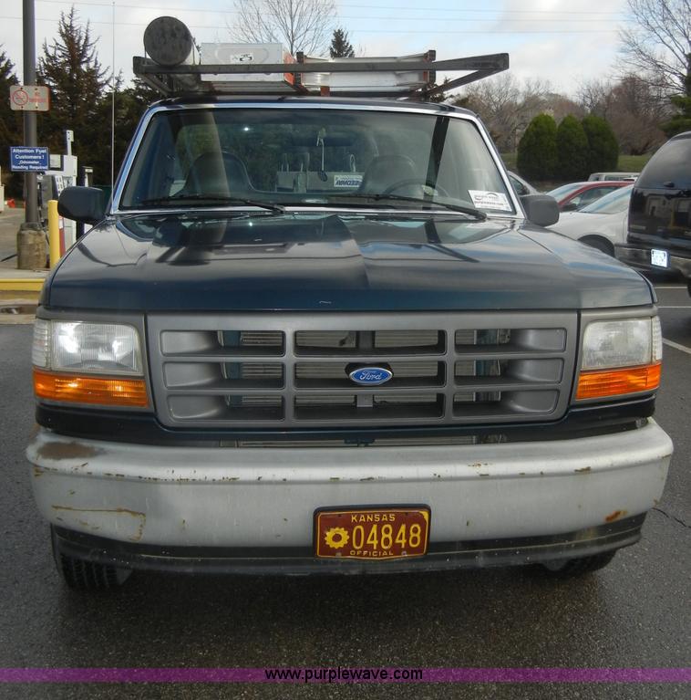 image for item C4217 1995 Ford F150 XL pickup truck