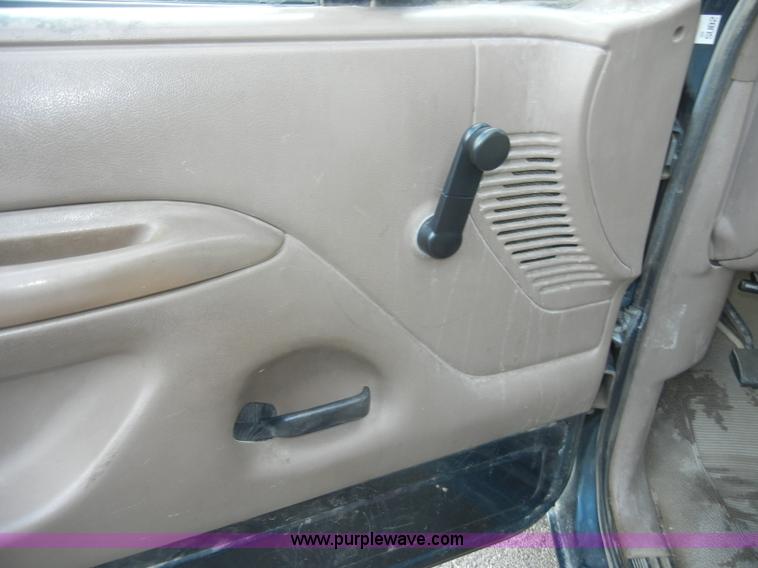 image for item C4217 1995 Ford F150 XL pickup truck