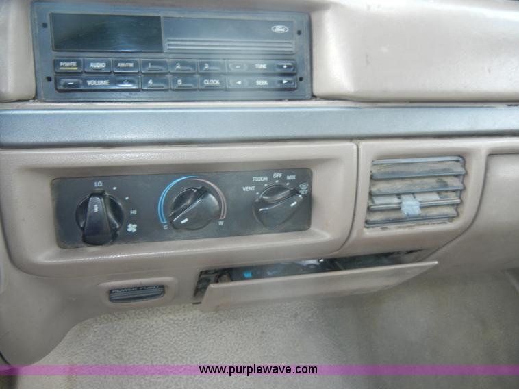 image for item C4217 1995 Ford F150 XL pickup truck