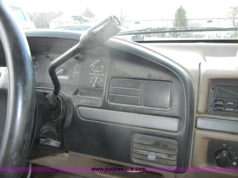 image for item C4217 1995 Ford F150 XL pickup truck