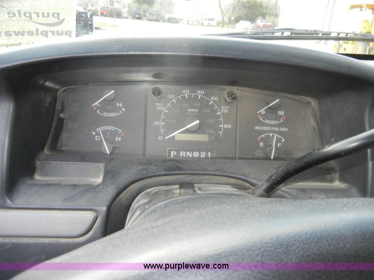 image for item C4217 1995 Ford F150 XL pickup truck