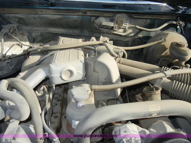 image for item C4217 1995 Ford F150 XL pickup truck