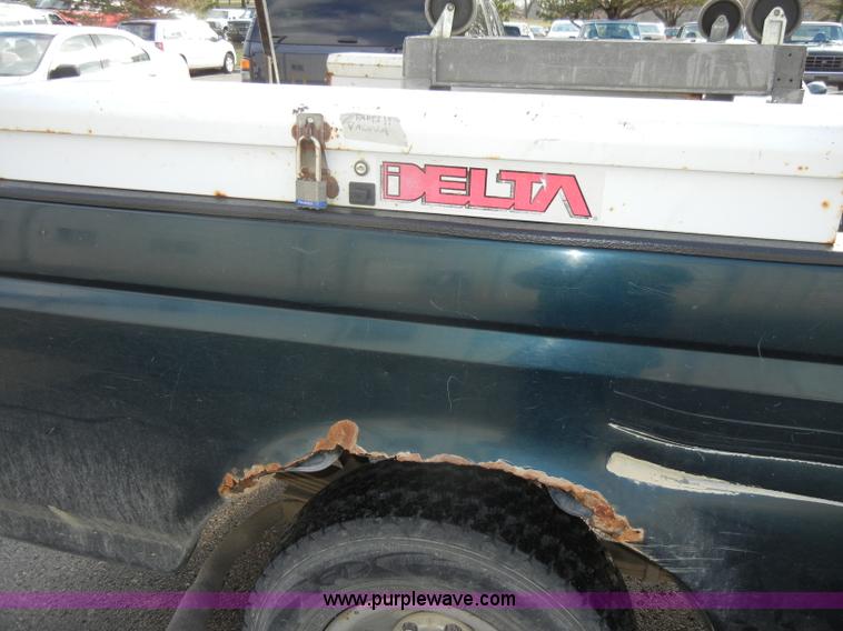 image for item C4217 1995 Ford F150 XL pickup truck