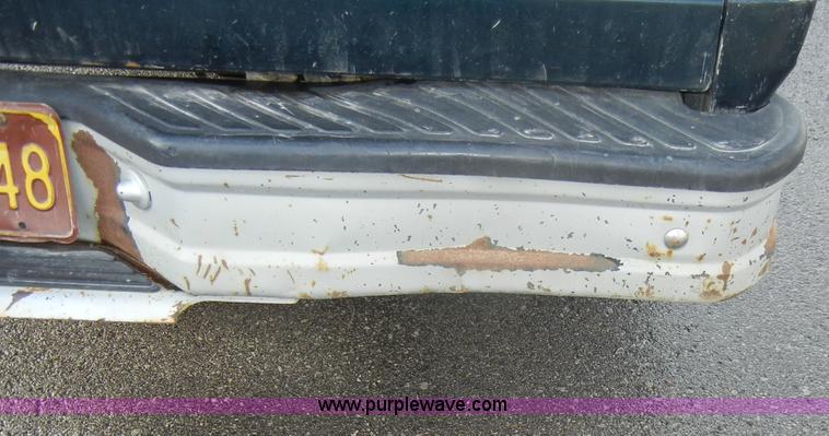 image for item C4217 1995 Ford F150 XL pickup truck