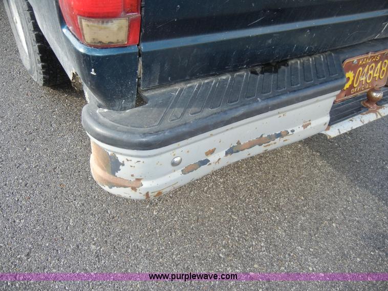 image for item C4217 1995 Ford F150 XL pickup truck