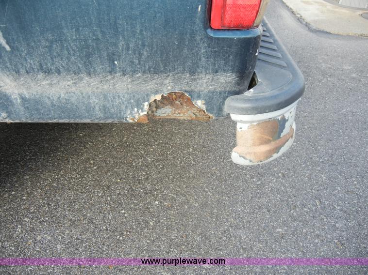 image for item C4217 1995 Ford F150 XL pickup truck