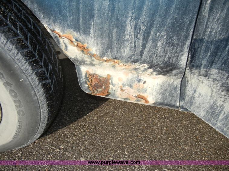 image for item C4217 1995 Ford F150 XL pickup truck