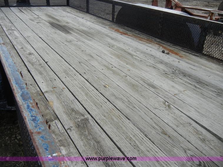 image for item C4237 2001 Neal 18' trailer