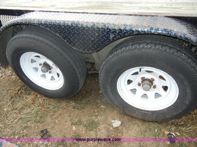 image for item C4237 2001 Neal 18' trailer