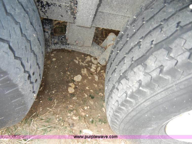 image for item C4237 2001 Neal 18' trailer