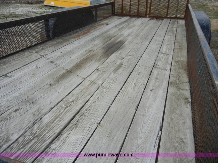 image for item C4237 2001 Neal 18' trailer