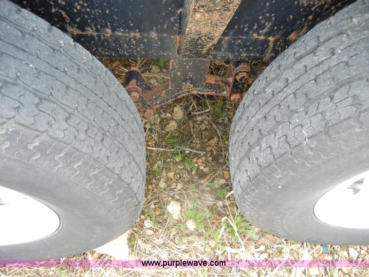 image for item C4238 2000 Neal 16' trailer