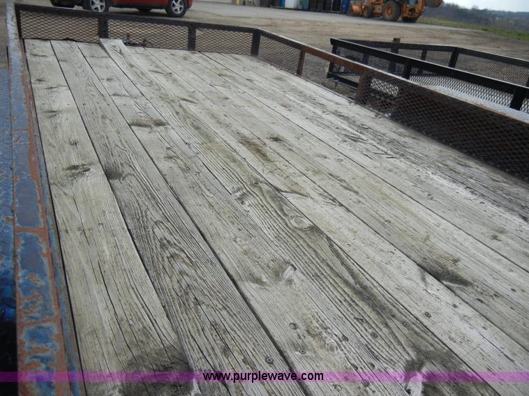 image for item C4238 2000 Neal 16' trailer