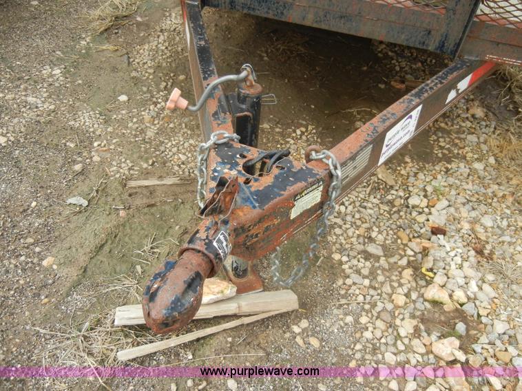 image for item C4238 2000 Neal 16' trailer