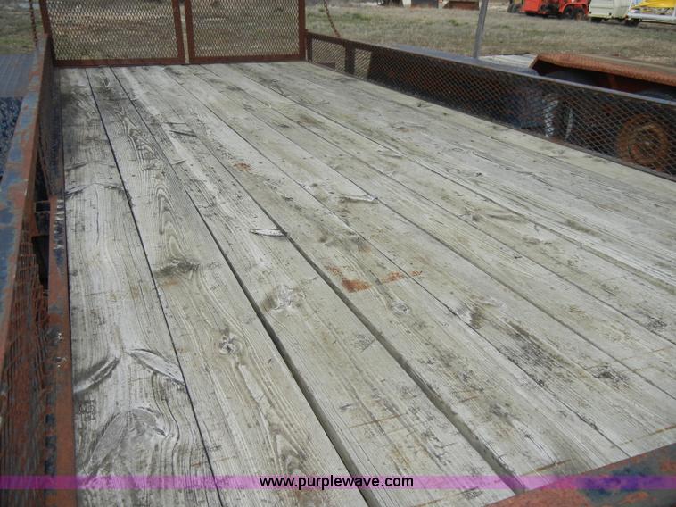 image for item C4238 2000 Neal 16' trailer