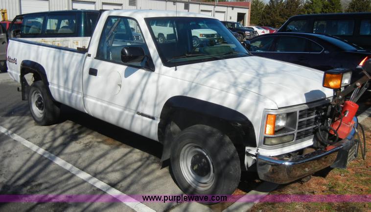 image for item C4330 1991 Chevrolet Cheyenne K2500 pickup truck