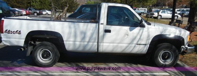 image for item C4330 1991 Chevrolet Cheyenne K2500 pickup truck