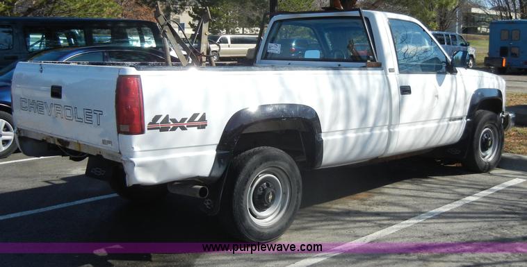 image for item C4330 1991 Chevrolet Cheyenne K2500 pickup truck