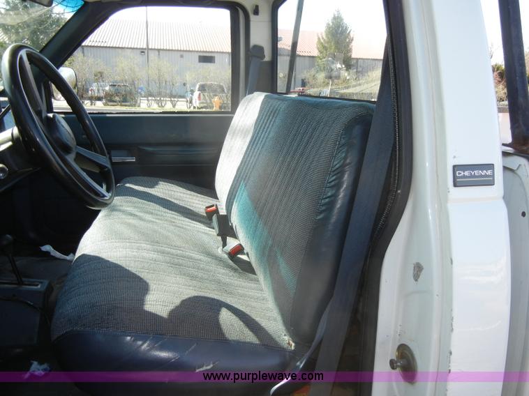 image for item C4330 1991 Chevrolet Cheyenne K2500 pickup truck