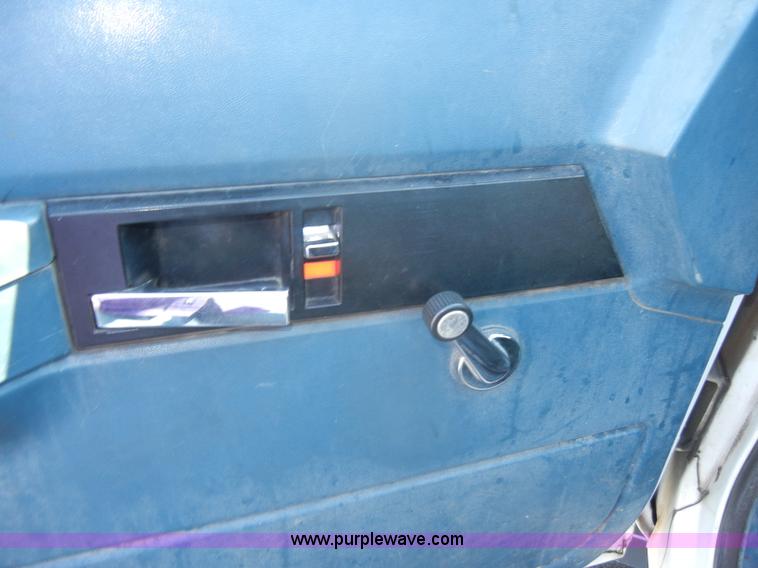 image for item C4330 1991 Chevrolet Cheyenne K2500 pickup truck