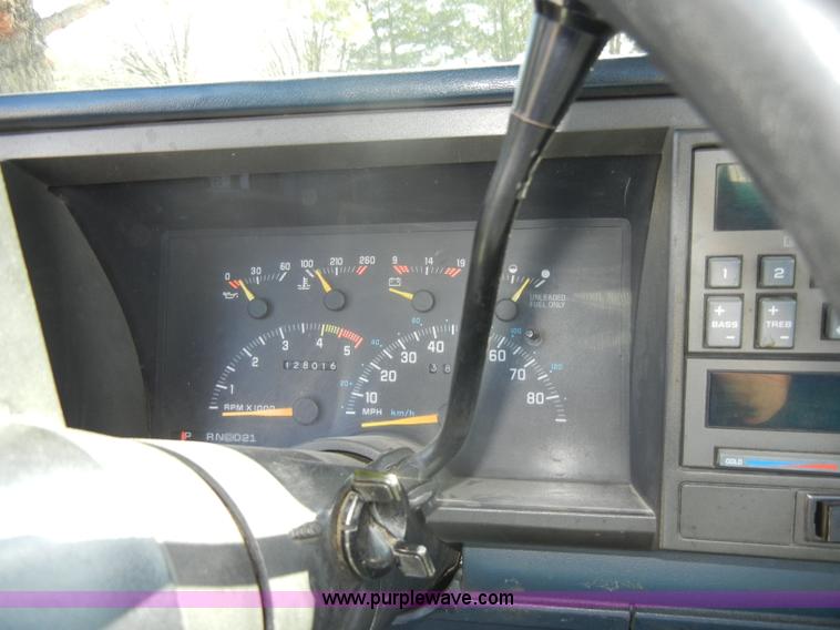 image for item C4330 1991 Chevrolet Cheyenne K2500 pickup truck